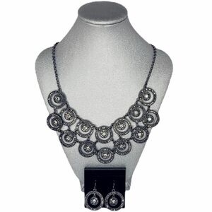 LIZ CLAIBORNE Statement piece Necklace and earring set Rhinestones Circles  Gray